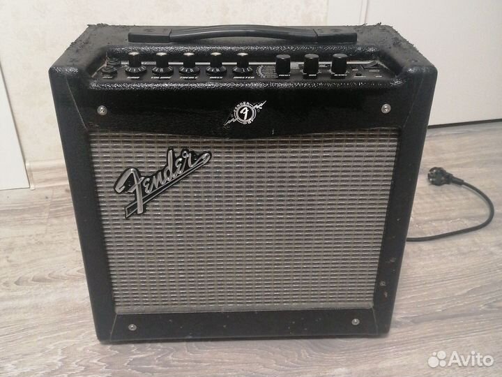 Гитарный комбоусилитель fender mustang 1 v.2