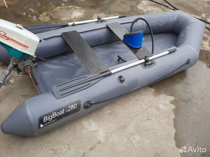 Надувная лодка с мотором