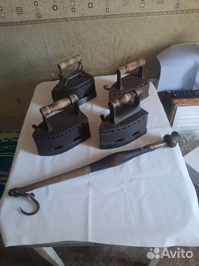 Угольные утюги и старинный безмен