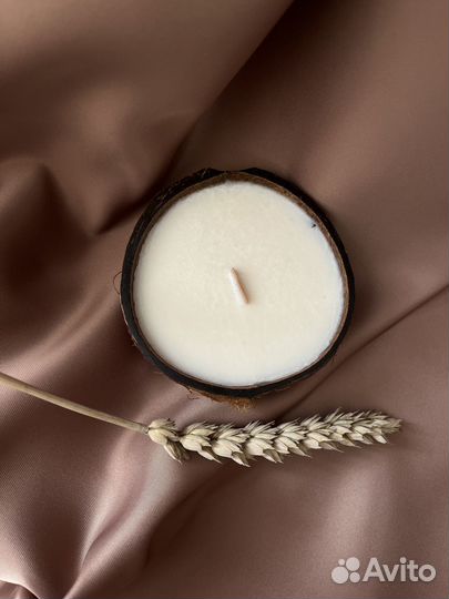 Ароматическая свеча в кокосе