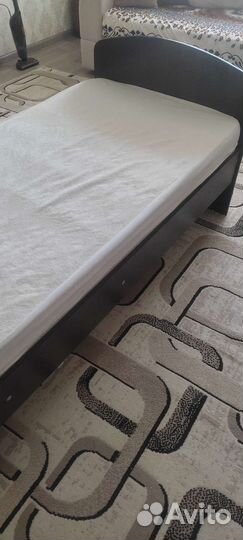 Детская кроватка с матрасом