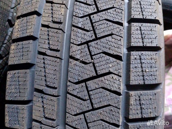 Pirelli Formula Ice FR 185/65 R15