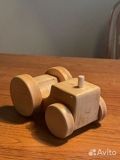 Трактор - деревянная игрушка