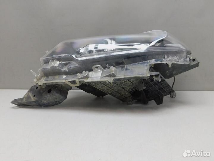 Фара левая Toyota Land Cruiser Prado