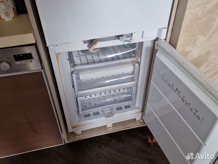 Встраиваемый холодильник ariston