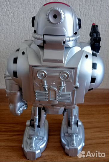 Робот на батарейках