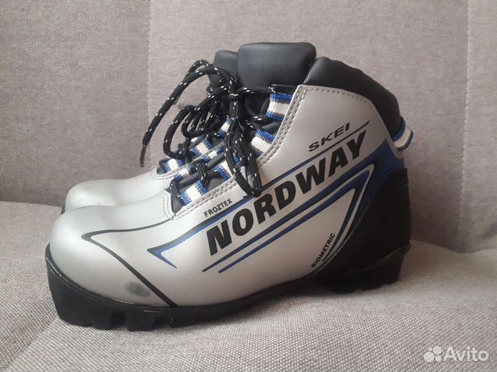 Ботинки лыжные