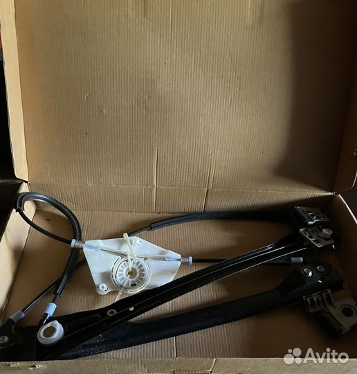 Стеклоподъемник передний правый Golf 4