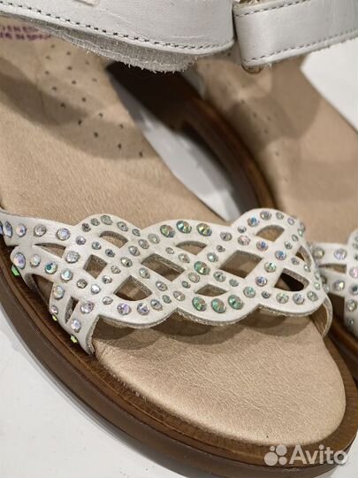 Босоножки для девочки. Новые