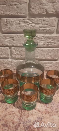 Графин зелёный с золотом, 5 стопок СССР