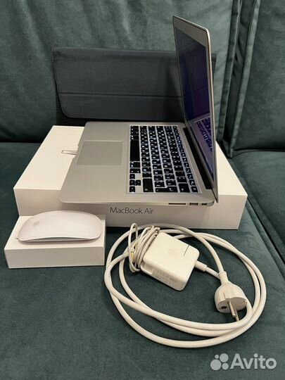 Apple MacBook Air 13 8Gb/128SSD silver как новый