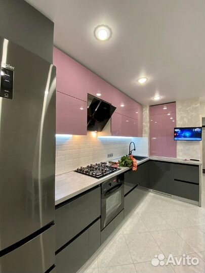 Кухня на заказ под потолок