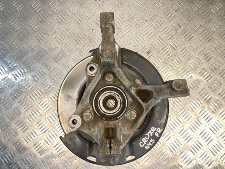 Поворотный кулак передний правый Chevrolet Cruze