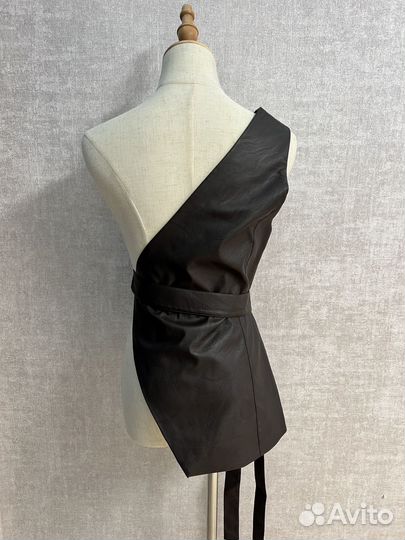 Жилет асимметричный экокожа