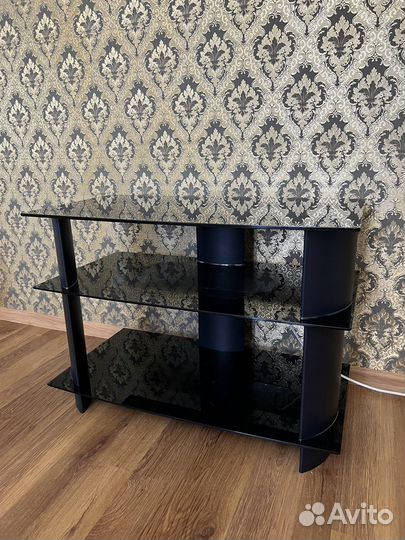 Стеклянная тумба под тв