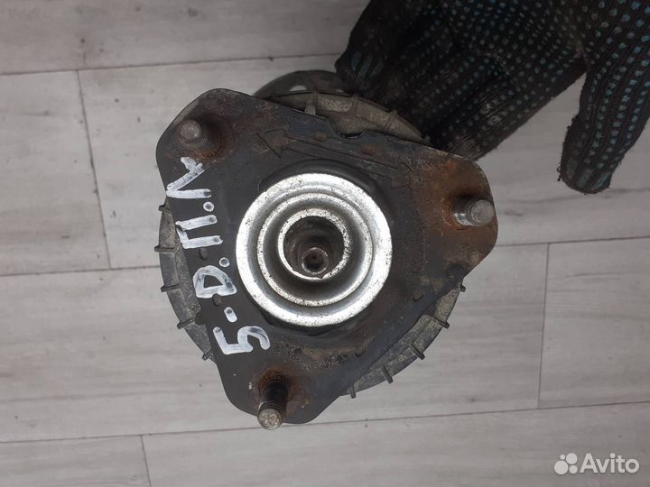 Стойка передняя левая Honda Civic 5D 8 в сборе