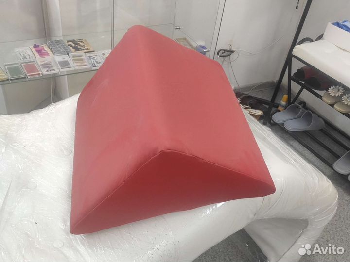 Подушка под коленки для ресниц