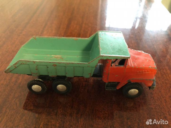 Модель самосвала краз советская