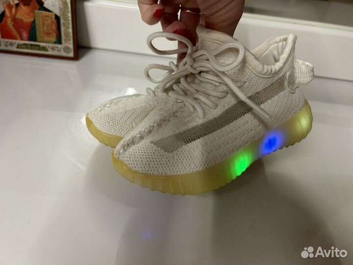 Кросовки изики детские 22 р