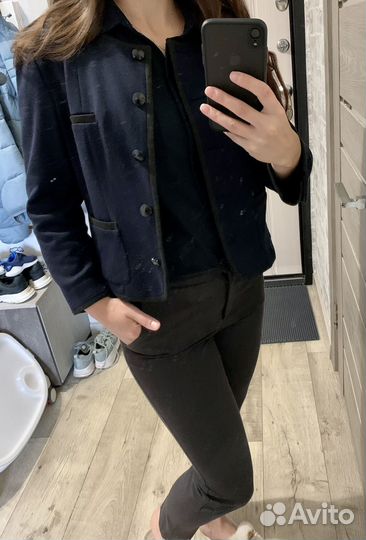 Комплект фирменной женской одежды