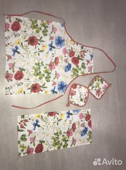 Кухонный набор (фартук, полотенце, прихватки)