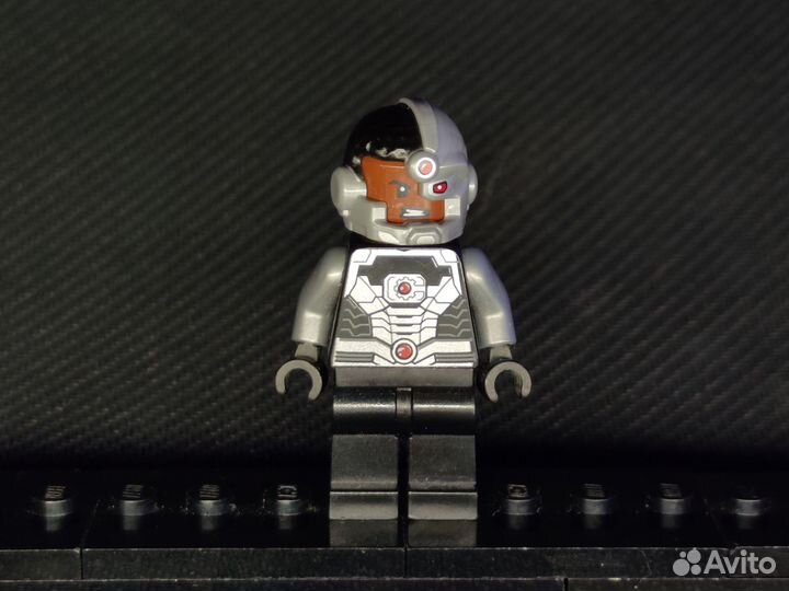 Минифигурка Lego DC Comics Киборг sh0155