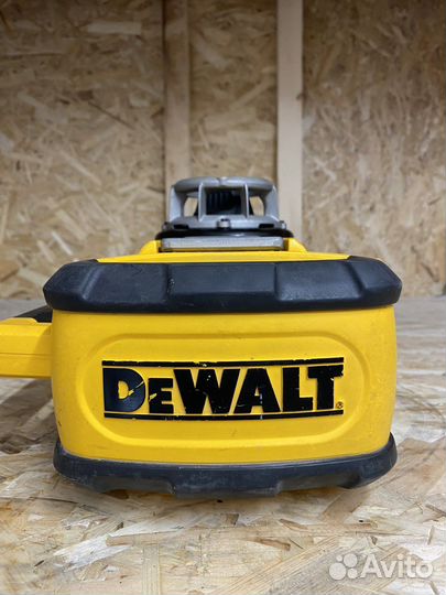 Нивелир Dewalt DW079