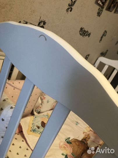 Детская кроватка с маятником