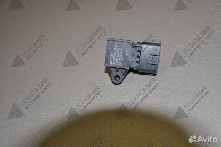 Датчик давления J5700-3823140 Yuchai YC6J190N-40