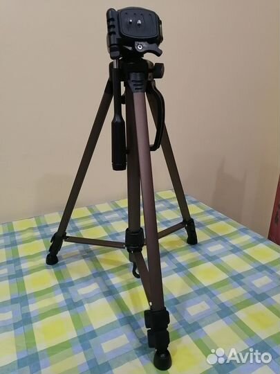 Штатив для фотоаппарата Сontinent А3