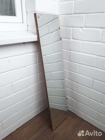 Зеркало на основании