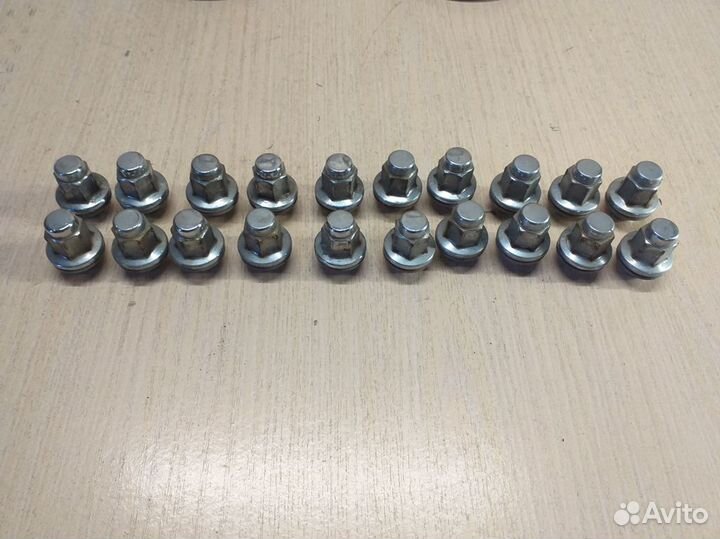 Гайка колесная Toyota Land Cruiser 200