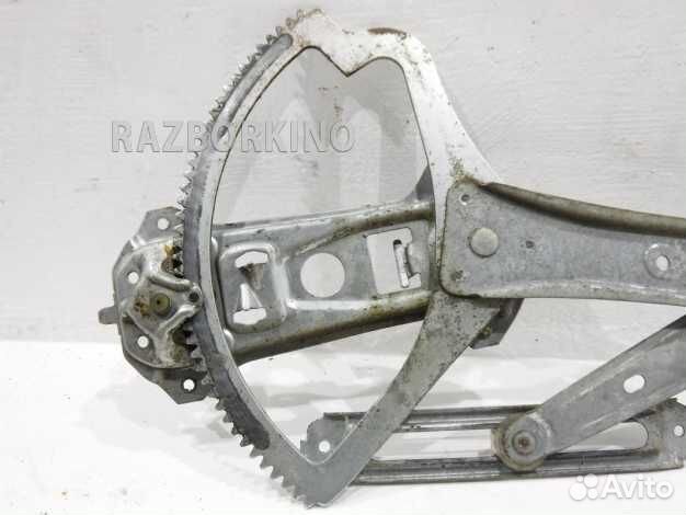 Стеклоподъемник механический передний правый