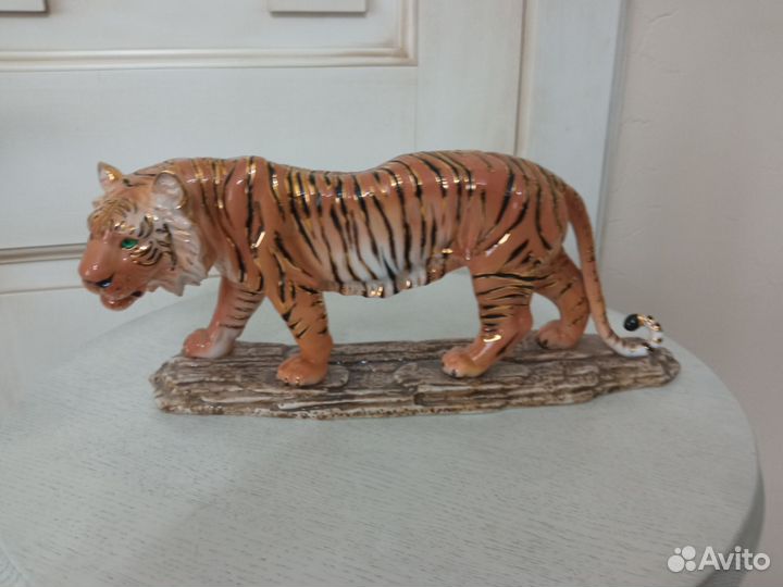 Статуэтка фарфоровая Тигр