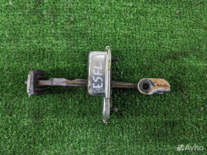 Ограничитель двери передней левой Hyundai IX35 20