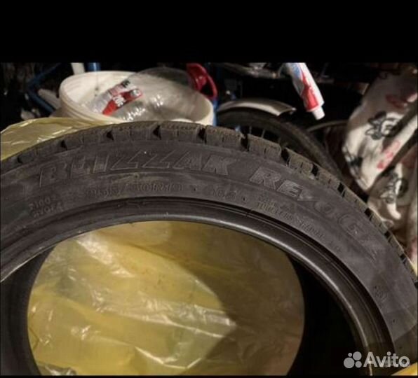 Bridgestone Blizzak Revo GZ 255/40 R19