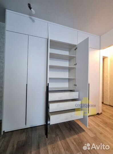 Шкаф с зеркалом