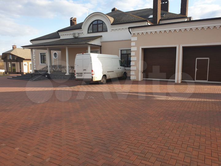 Коттедж 900 м² на участке 4 га