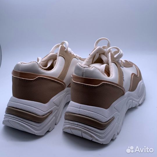 Кроссовки женские