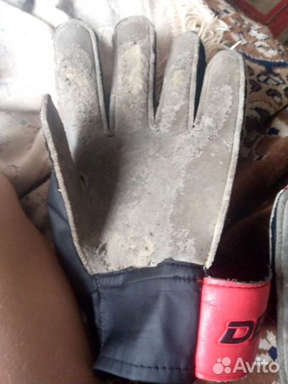 Вратарские перчатки