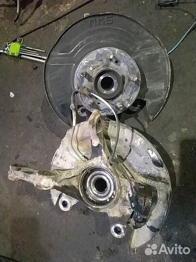 Поворотный кулак Honda cr-v 2011 год