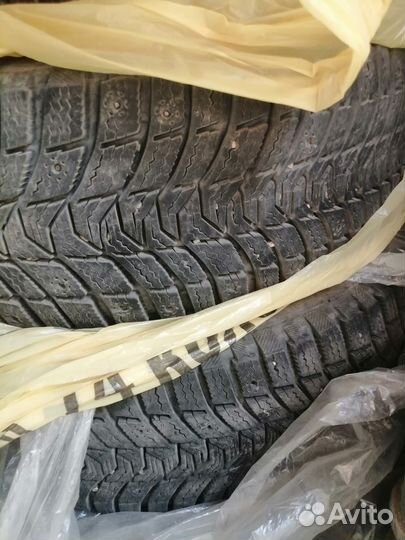 Michelin X-Ice North 3 215/65 R16