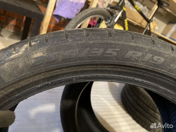 Pirelli P Zero 255/35 R19