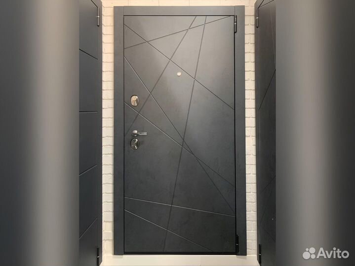 Входная дверь глухая