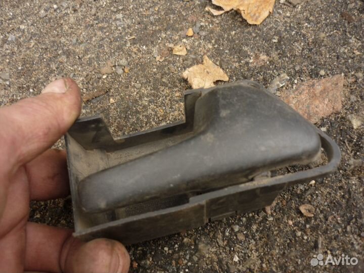 Ручка внутренняя задняя правая volkswagen golf 3