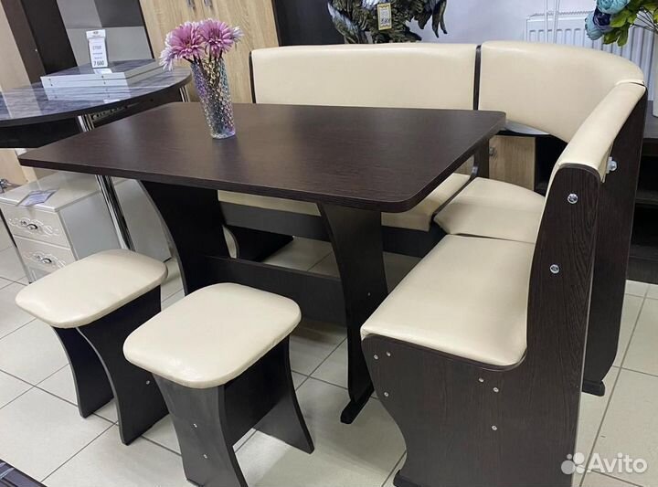 Мягкий кухонный уголок с обеденным столом Новый