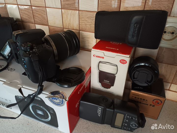 Зеркальный фотоаппарат canon 850D