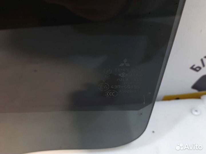 Стекло заднее левое Pajero 4