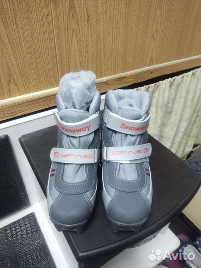 Горные лыжи и ботинки детские