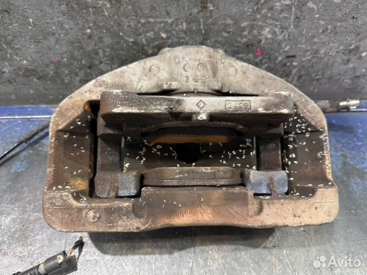 Суппорт передний левый Bmw 5 F10 N55B30A 3.0T